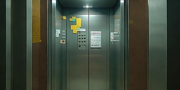 没交物业费，物业有权停电梯吗？